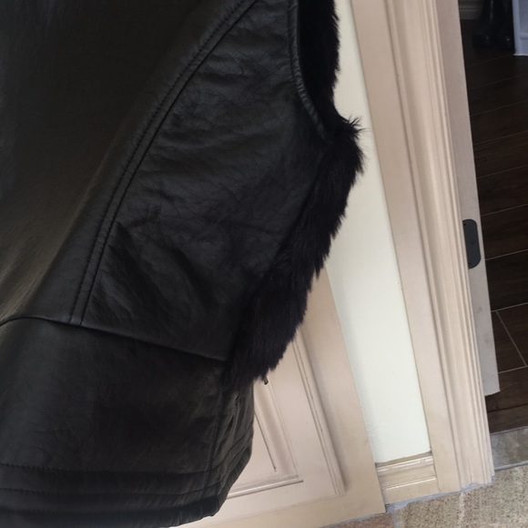 Rampage Leather and Fur Vest size Large - Picture 7 of 8